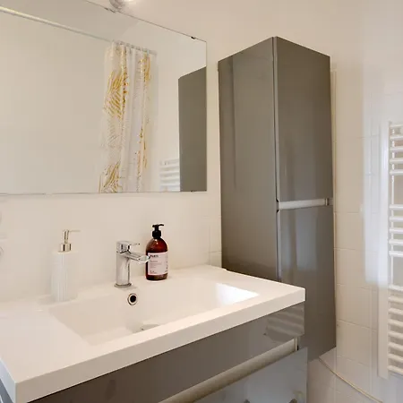 Piscine, , Calme Et Ensoleille Antibes