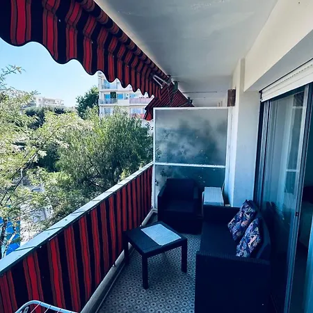 Piscine, , Calme Et Ensoleille * Antibes